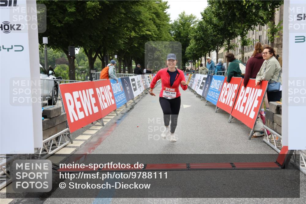 14.06.2026 - REWE Women's Run Strokosch-Dieckow http://msf.ph/oto/9788111 14.06.2026 10:27:55 Ziel 11364 meine-sportfotos.de