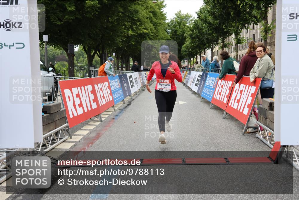 14.06.2026 - REWE Women's Run Strokosch-Dieckow http://msf.ph/oto/9788113 14.06.2026 10:27:55 Ziel 11364 meine-sportfotos.de