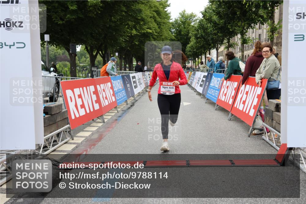 14.06.2026 - REWE Women's Run Strokosch-Dieckow http://msf.ph/oto/9788114 14.06.2026 10:27:55 Ziel 11364 meine-sportfotos.de