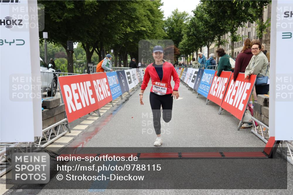 14.06.2026 - REWE Women's Run Strokosch-Dieckow http://msf.ph/oto/9788115 14.06.2026 10:27:55 Ziel 11364 meine-sportfotos.de