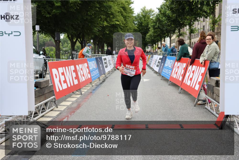 14.06.2026 - REWE Women's Run Strokosch-Dieckow http://msf.ph/oto/9788117 14.06.2026 10:27:55 Ziel 11364 meine-sportfotos.de