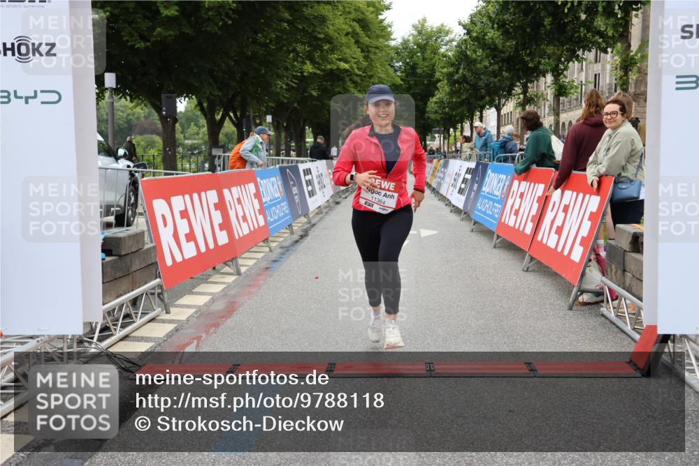 14.06.2026 - REWE Women's Run Strokosch-Dieckow http://msf.ph/oto/9788118 14.06.2026 10:27:55 Ziel 11364 meine-sportfotos.de