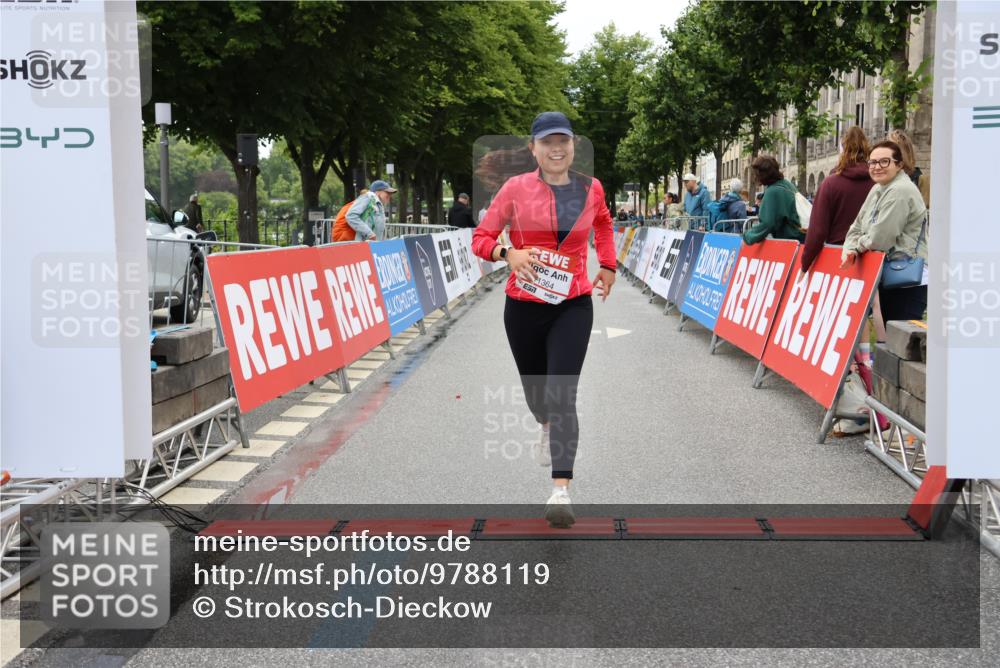 14.06.2026 - REWE Women's Run Strokosch-Dieckow http://msf.ph/oto/9788119 14.06.2026 10:27:55 Ziel 11364 meine-sportfotos.de