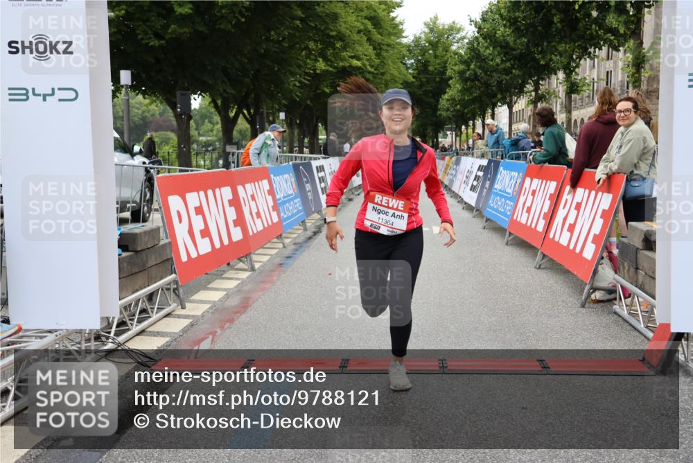 14.06.2026 - REWE Women's Run Strokosch-Dieckow http://msf.ph/oto/9788121 14.06.2026 10:27:55 Ziel 11364 meine-sportfotos.de