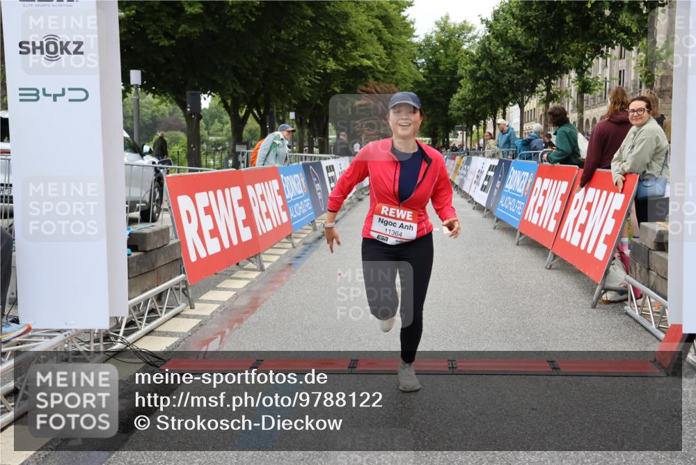 14.06.2026 - REWE Women's Run Strokosch-Dieckow http://msf.ph/oto/9788122 14.06.2026 10:27:55 Ziel 11364 meine-sportfotos.de