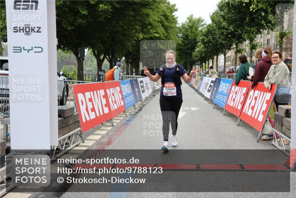 14.06.2026 - REWE Women's Run Strokosch-Dieckow http://msf.ph/oto/9788123 14.06.2026 10:28:33 Ziel 11193 meine-sportfotos.de