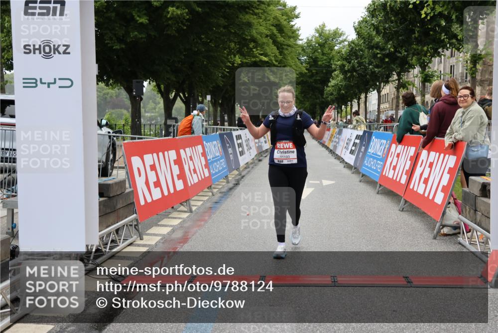 14.06.2026 - REWE Women's Run Strokosch-Dieckow http://msf.ph/oto/9788124 14.06.2026 10:28:33 Ziel 11193 meine-sportfotos.de