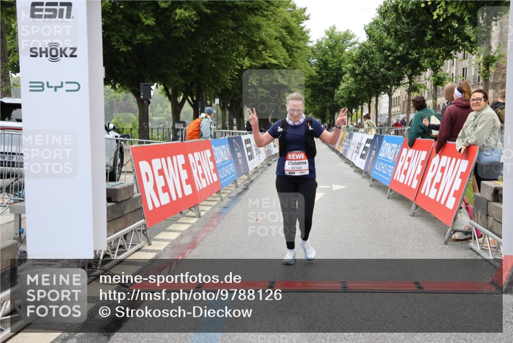 14.06.2026 - REWE Women's Run Strokosch-Dieckow http://msf.ph/oto/9788126 14.06.2026 10:28:33 Ziel 11193 meine-sportfotos.de