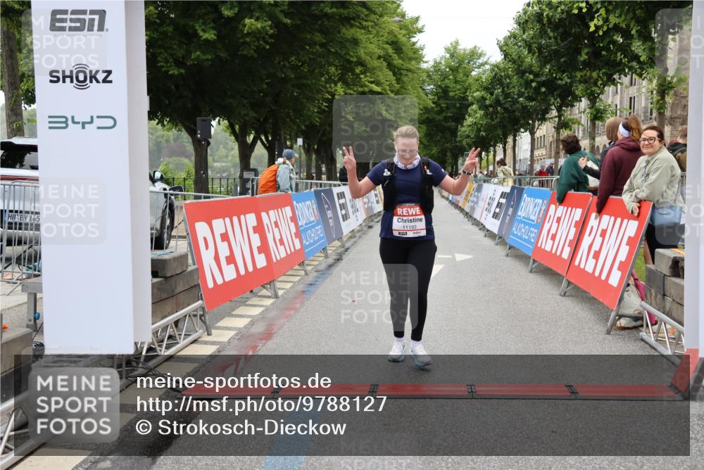 14.06.2026 - REWE Women's Run Strokosch-Dieckow http://msf.ph/oto/9788127 14.06.2026 10:28:33 Ziel 11193 meine-sportfotos.de