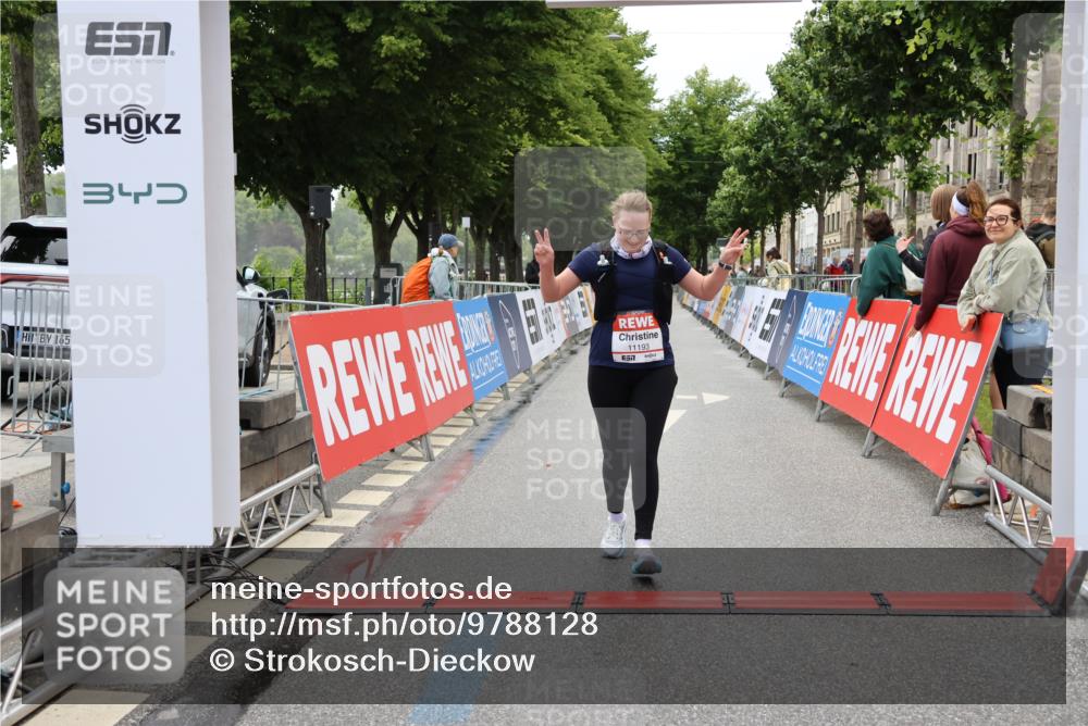 14.06.2026 - REWE Women's Run Strokosch-Dieckow http://msf.ph/oto/9788128 14.06.2026 10:28:33 Ziel 11193 meine-sportfotos.de