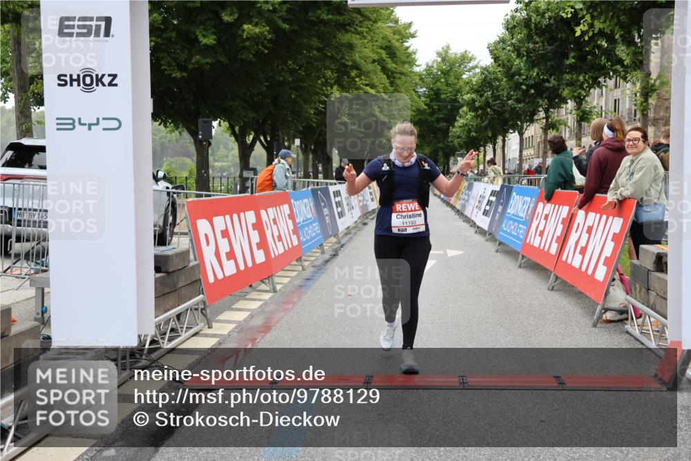 14.06.2026 - REWE Women's Run Strokosch-Dieckow http://msf.ph/oto/9788129 14.06.2026 10:28:33 Ziel 11193 meine-sportfotos.de