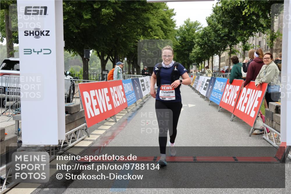 14.06.2026 - REWE Women's Run Strokosch-Dieckow http://msf.ph/oto/9788134 14.06.2026 10:28:33 Ziel 11193 meine-sportfotos.de