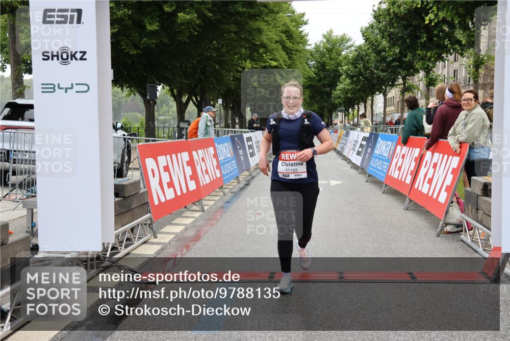 14.06.2026 - REWE Women's Run Strokosch-Dieckow http://msf.ph/oto/9788135 14.06.2026 10:28:34 Ziel 11193 meine-sportfotos.de