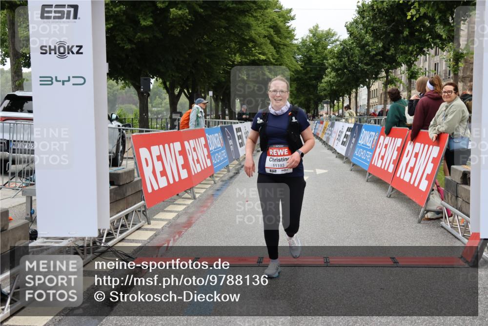 14.06.2026 - REWE Women's Run Strokosch-Dieckow http://msf.ph/oto/9788136 14.06.2026 10:28:34 Ziel 11193 meine-sportfotos.de