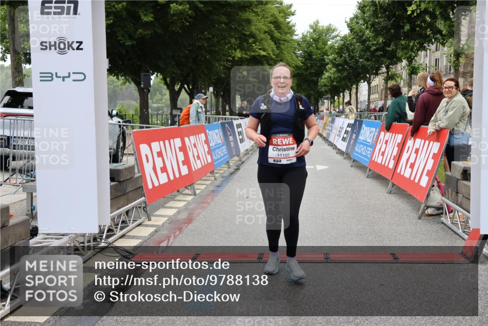 14.06.2026 - REWE Women's Run Strokosch-Dieckow http://msf.ph/oto/9788138 14.06.2026 10:28:34 Ziel 11193 meine-sportfotos.de
