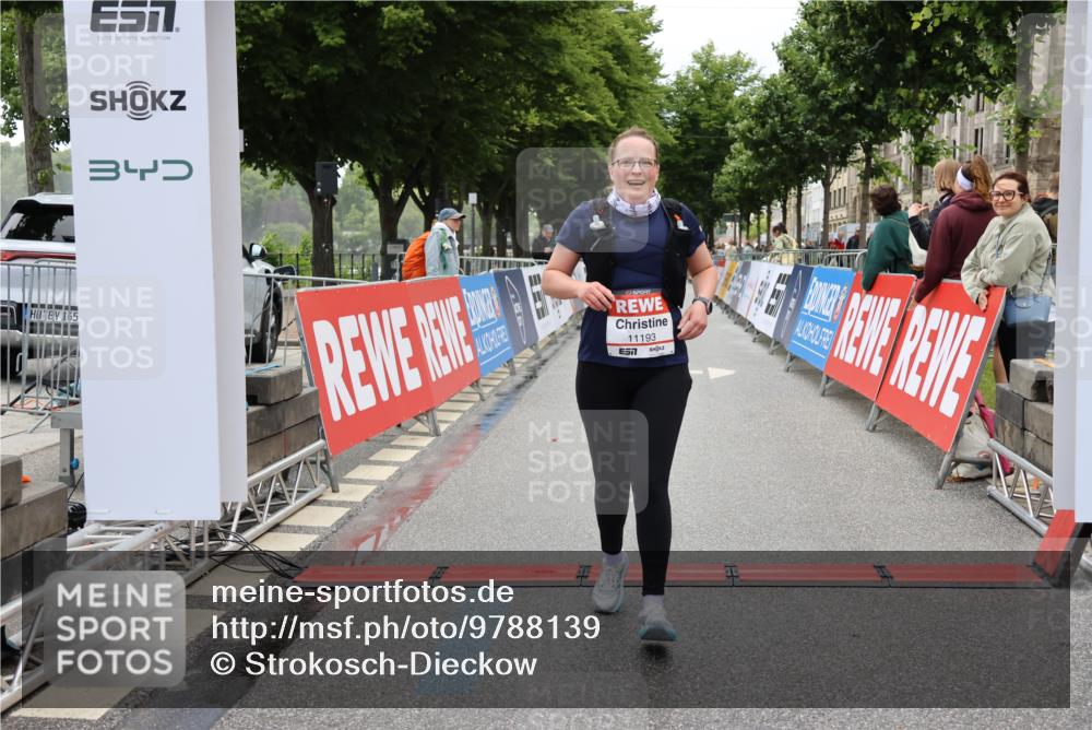 14.06.2026 - REWE Women's Run Strokosch-Dieckow http://msf.ph/oto/9788139 14.06.2026 10:28:34 Ziel 11193 meine-sportfotos.de