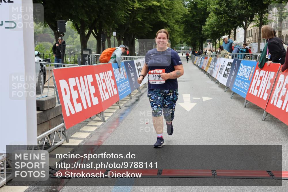 14.06.2026 - REWE Women's Run Strokosch-Dieckow http://msf.ph/oto/9788141 14.06.2026 10:28:54 Ziel 11190 meine-sportfotos.de