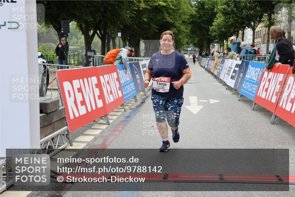 14.06.2026 - REWE Women's Run Strokosch-Dieckow http://msf.ph/oto/9788142 14.06.2026 10:28:54 Ziel 11190 meine-sportfotos.de