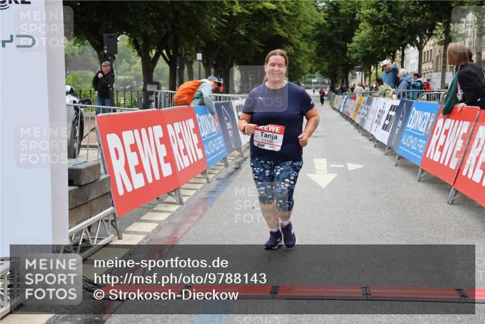 14.06.2026 - REWE Women's Run Strokosch-Dieckow http://msf.ph/oto/9788143 14.06.2026 10:28:54 Ziel 11190 meine-sportfotos.de
