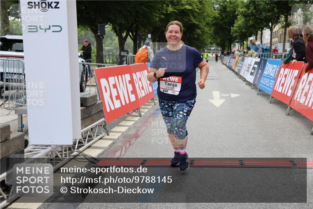 14.06.2026 - REWE Women's Run Strokosch-Dieckow http://msf.ph/oto/9788145 14.06.2026 10:28:55 Ziel 11190 meine-sportfotos.de