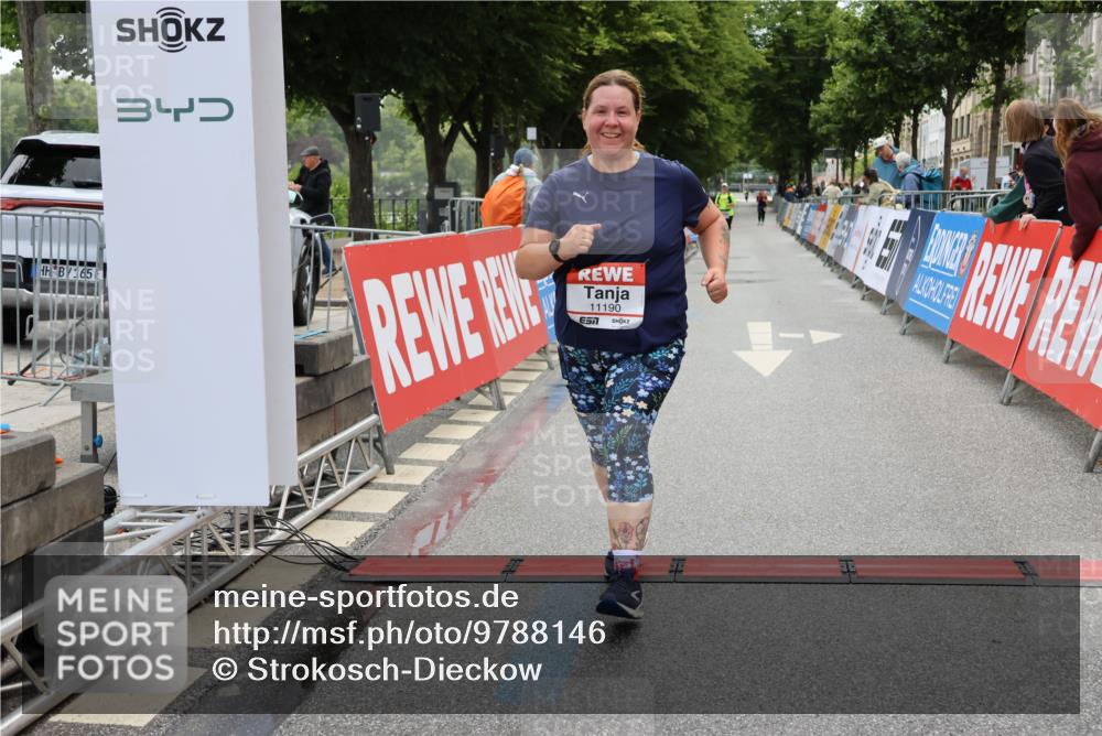 14.06.2026 - REWE Women's Run Strokosch-Dieckow http://msf.ph/oto/9788146 14.06.2026 10:28:55 Ziel 11190 meine-sportfotos.de