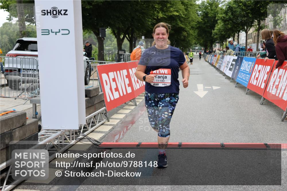 14.06.2026 - REWE Women's Run Strokosch-Dieckow http://msf.ph/oto/9788148 14.06.2026 10:28:55 Ziel 11190 meine-sportfotos.de