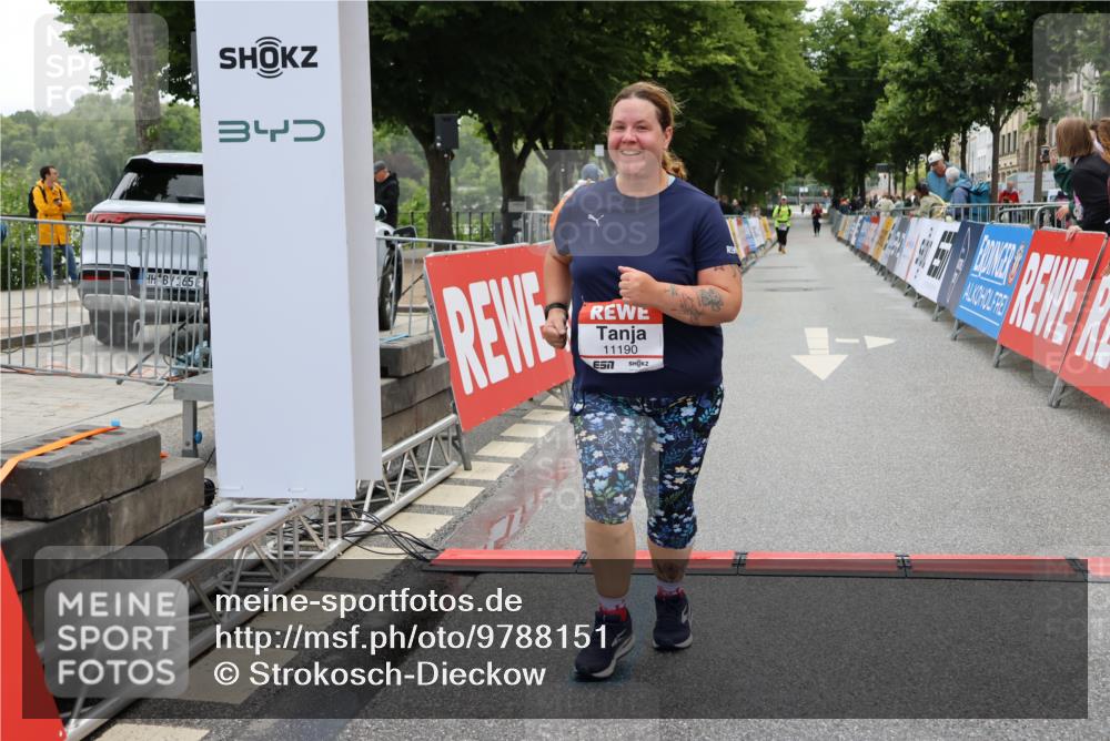 14.06.2026 - REWE Women's Run Strokosch-Dieckow http://msf.ph/oto/9788151 14.06.2026 10:28:56 Ziel 11190 meine-sportfotos.de