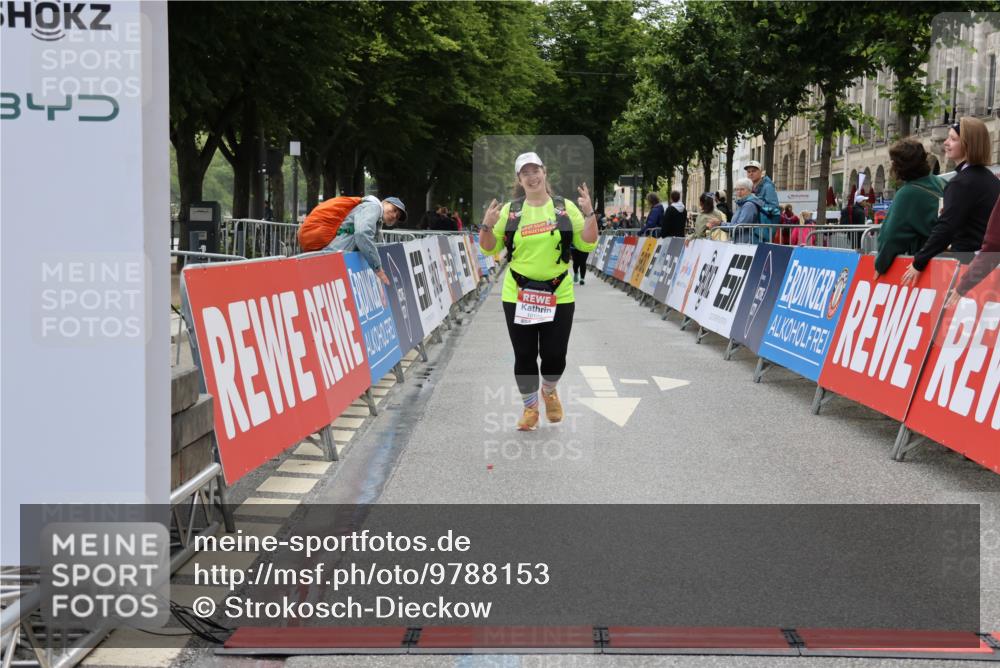14.06.2026 - REWE Women's Run Strokosch-Dieckow http://msf.ph/oto/9788153 14.06.2026 10:29:12 Ziel 10100 meine-sportfotos.de