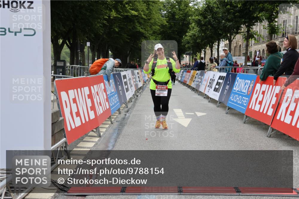 14.06.2026 - REWE Women's Run Strokosch-Dieckow http://msf.ph/oto/9788154 14.06.2026 10:29:12 Ziel 10100 meine-sportfotos.de