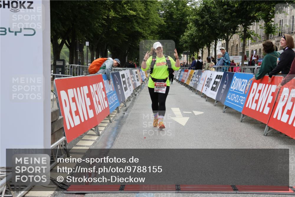 14.06.2026 - REWE Women's Run Strokosch-Dieckow http://msf.ph/oto/9788155 14.06.2026 10:29:12 Ziel 10100 meine-sportfotos.de