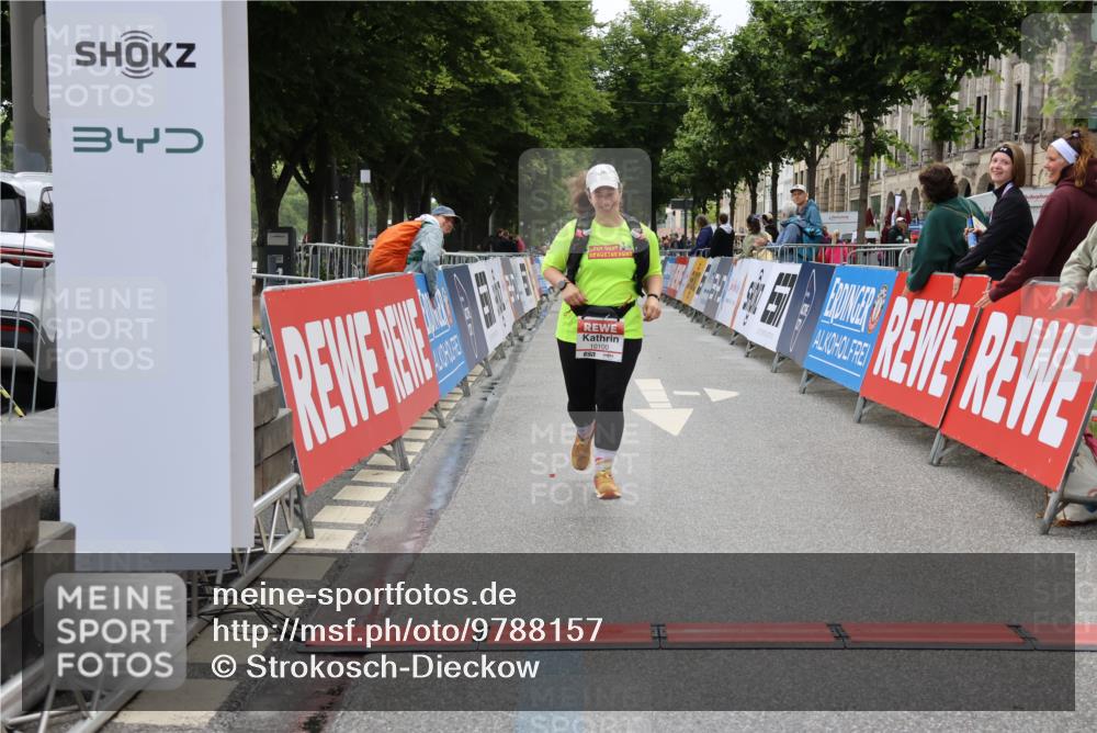 14.06.2026 - REWE Women's Run Strokosch-Dieckow http://msf.ph/oto/9788157 14.06.2026 10:29:13 Ziel 10100 meine-sportfotos.de