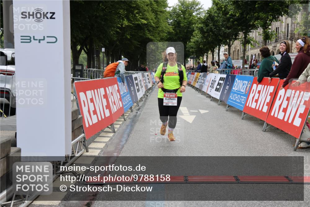 14.06.2026 - REWE Women's Run Strokosch-Dieckow http://msf.ph/oto/9788158 14.06.2026 10:29:13 Ziel 10100 meine-sportfotos.de