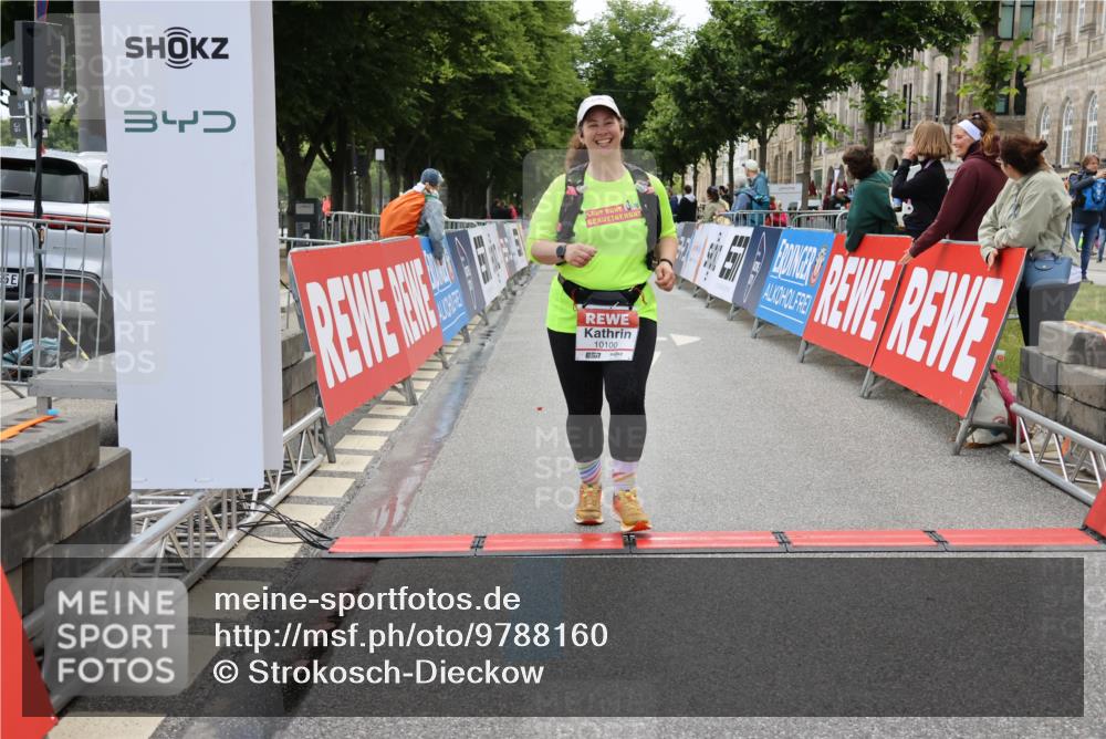14.06.2026 - REWE Women's Run Strokosch-Dieckow http://msf.ph/oto/9788160 14.06.2026 10:29:14 Ziel 10100 meine-sportfotos.de