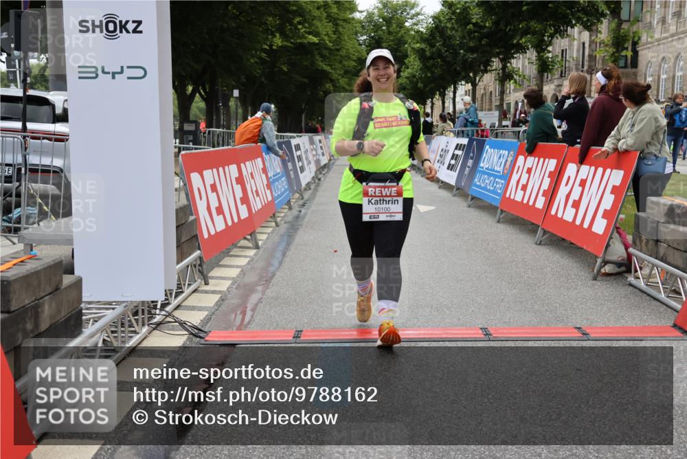 14.06.2026 - REWE Women's Run Strokosch-Dieckow http://msf.ph/oto/9788162 14.06.2026 10:29:14 Ziel 10100 meine-sportfotos.de
