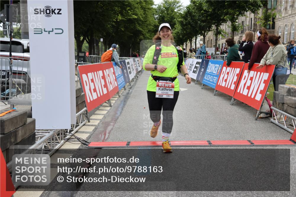 14.06.2026 - REWE Women's Run Strokosch-Dieckow http://msf.ph/oto/9788163 14.06.2026 10:29:14 Ziel 10100 meine-sportfotos.de