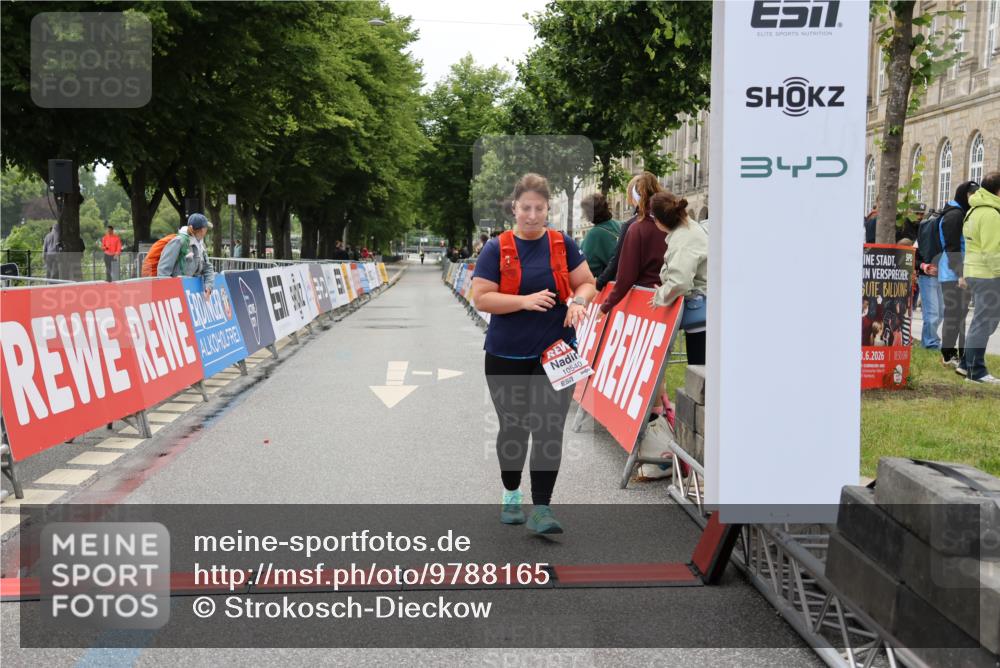 14.06.2026 - REWE Women's Run Strokosch-Dieckow http://msf.ph/oto/9788165 14.06.2026 10:29:26 Ziel 10540 meine-sportfotos.de