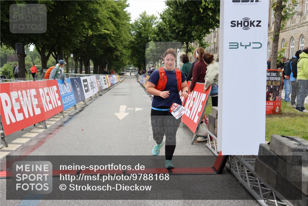 14.06.2026 - REWE Women's Run Strokosch-Dieckow http://msf.ph/oto/9788168 14.06.2026 10:29:26 Ziel 10540 meine-sportfotos.de