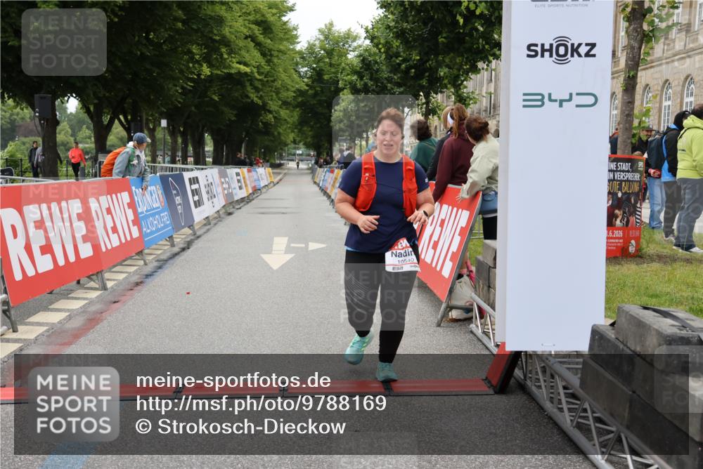 14.06.2026 - REWE Women's Run Strokosch-Dieckow http://msf.ph/oto/9788169 14.06.2026 10:29:26 Ziel 10540 meine-sportfotos.de