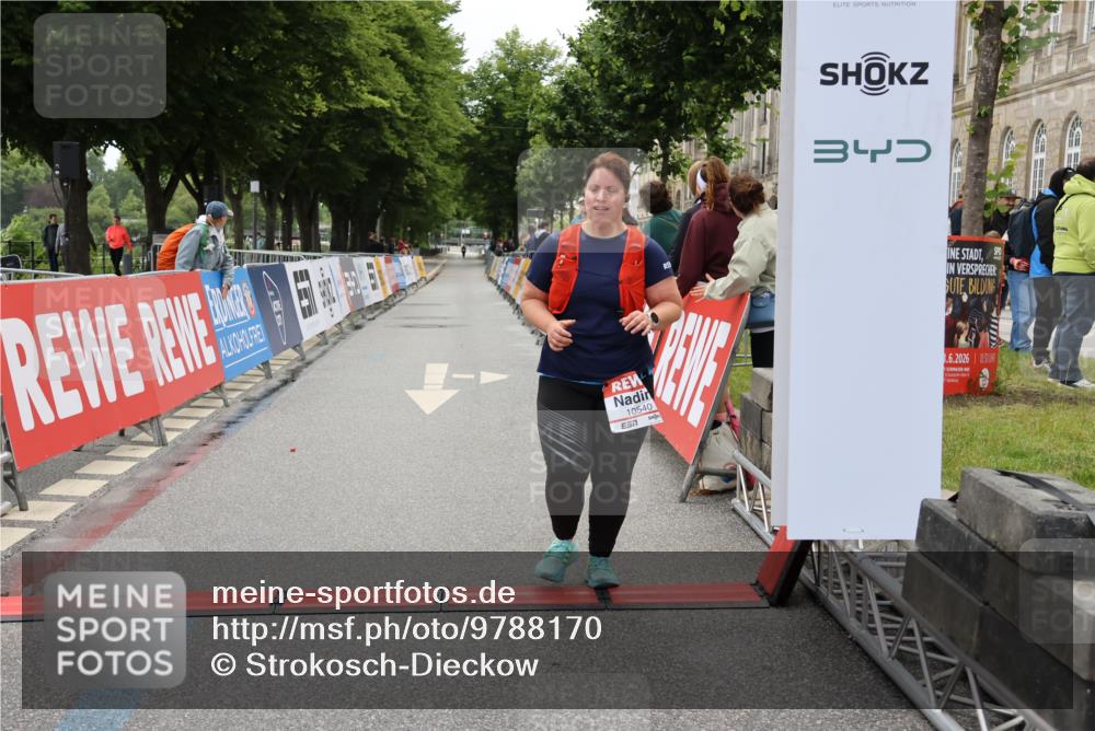 14.06.2026 - REWE Women's Run Strokosch-Dieckow http://msf.ph/oto/9788170 14.06.2026 10:29:26 Ziel 10540 meine-sportfotos.de