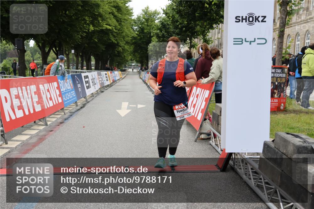 14.06.2026 - REWE Women's Run Strokosch-Dieckow http://msf.ph/oto/9788171 14.06.2026 10:29:26 Ziel 10540 meine-sportfotos.de