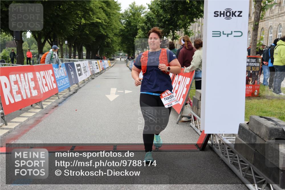14.06.2026 - REWE Women's Run Strokosch-Dieckow http://msf.ph/oto/9788174 14.06.2026 10:29:26 Ziel 10540 meine-sportfotos.de