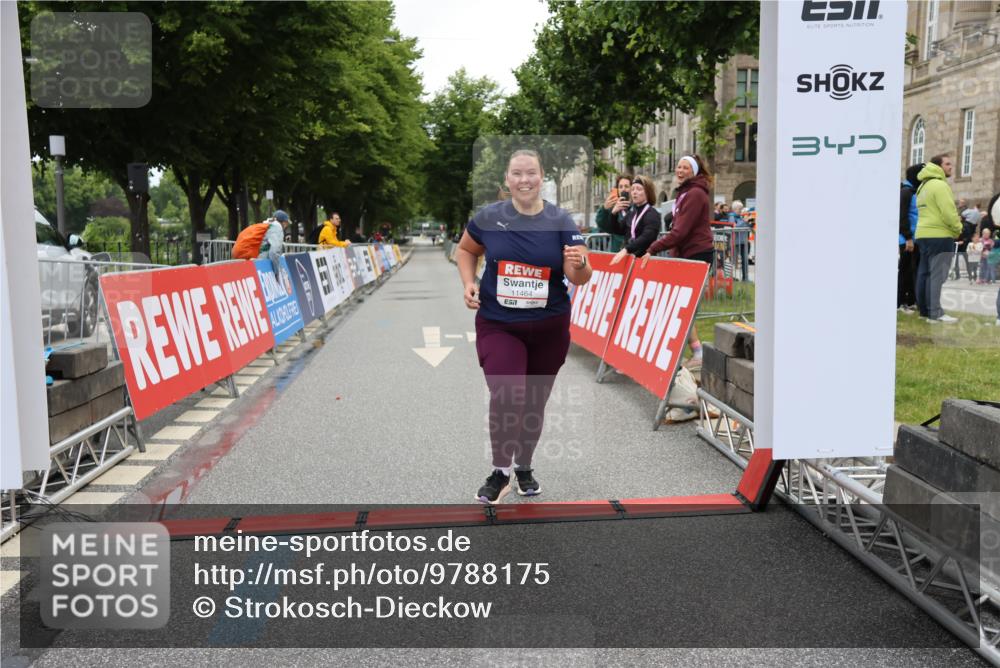 14.06.2026 - REWE Women's Run Strokosch-Dieckow http://msf.ph/oto/9788175 14.06.2026 10:30:45 Ziel 11464 meine-sportfotos.de