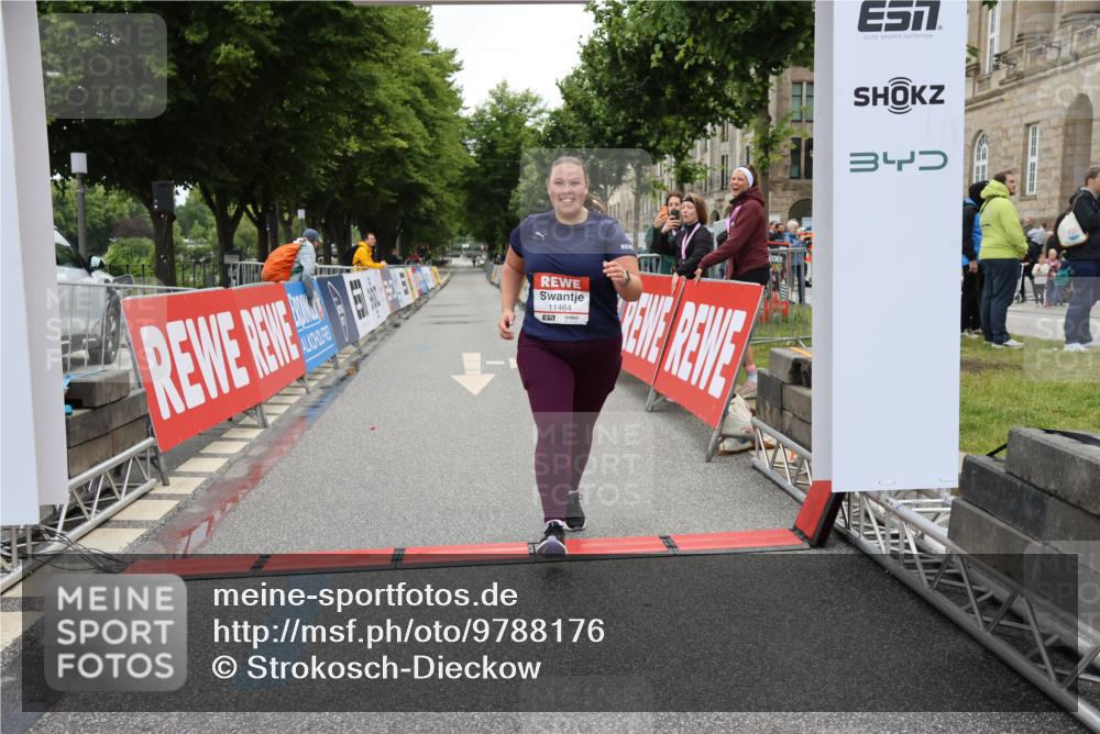 14.06.2026 - REWE Women's Run Strokosch-Dieckow http://msf.ph/oto/9788176 14.06.2026 10:30:45 Ziel 11464 meine-sportfotos.de