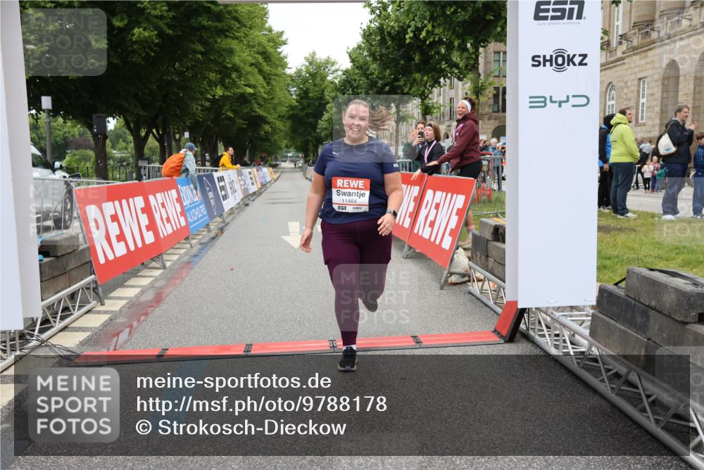 14.06.2026 - REWE Women's Run Strokosch-Dieckow http://msf.ph/oto/9788178 14.06.2026 10:30:45 Ziel 11464 meine-sportfotos.de