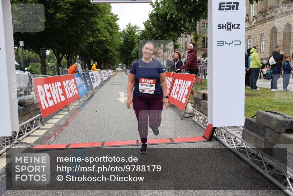 14.06.2026 - REWE Women's Run Strokosch-Dieckow http://msf.ph/oto/9788179 14.06.2026 10:30:45 Ziel 11464 meine-sportfotos.de