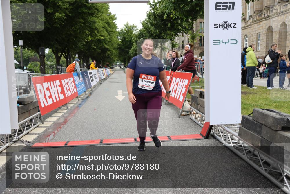 14.06.2026 - REWE Women's Run Strokosch-Dieckow http://msf.ph/oto/9788180 14.06.2026 10:30:45 Ziel 11464 meine-sportfotos.de