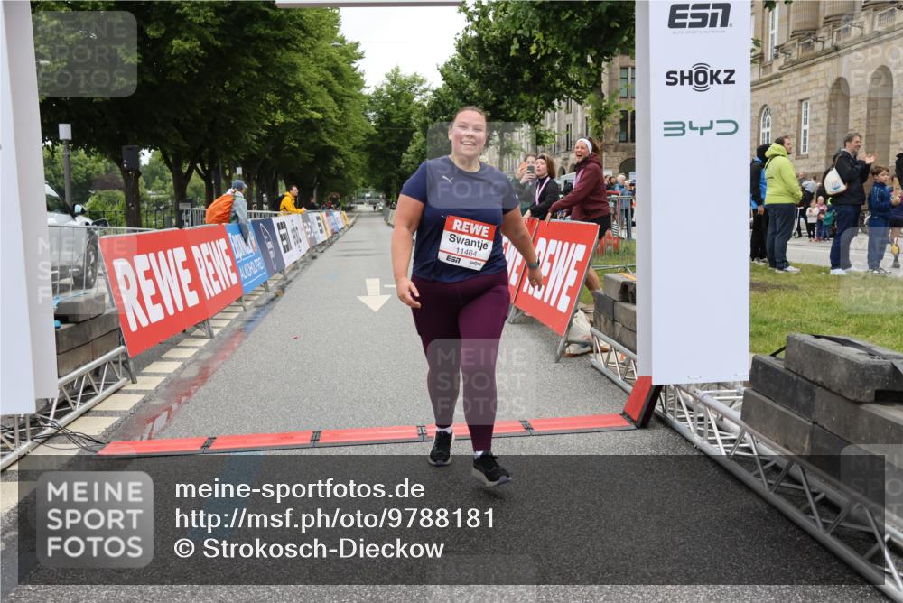 14.06.2026 - REWE Women's Run Strokosch-Dieckow http://msf.ph/oto/9788181 14.06.2026 10:30:45 Ziel 11464 meine-sportfotos.de