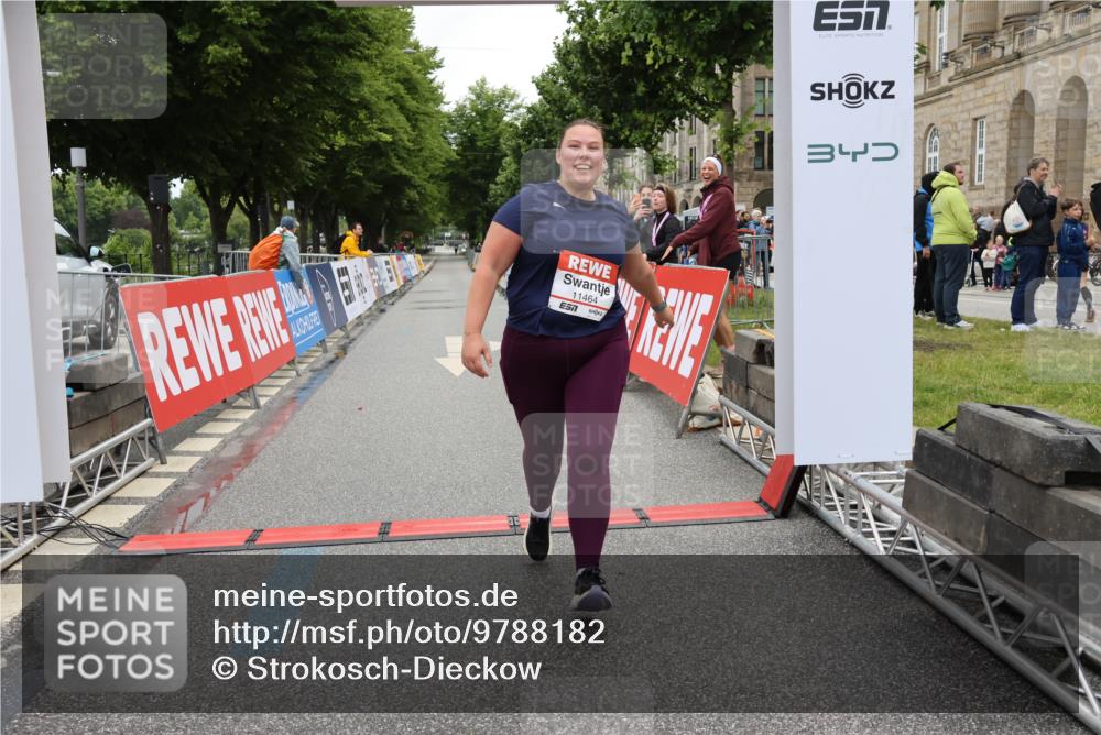 14.06.2026 - REWE Women's Run Strokosch-Dieckow http://msf.ph/oto/9788182 14.06.2026 10:30:45 Ziel 11464 meine-sportfotos.de