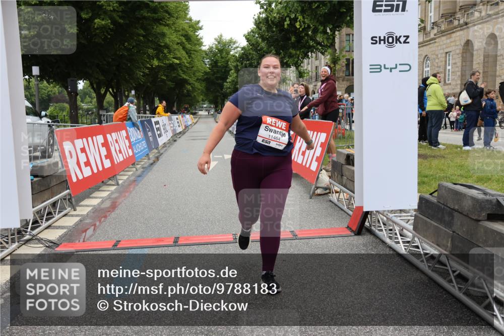 14.06.2026 - REWE Women's Run Strokosch-Dieckow http://msf.ph/oto/9788183 14.06.2026 10:30:45 Ziel 11464 meine-sportfotos.de