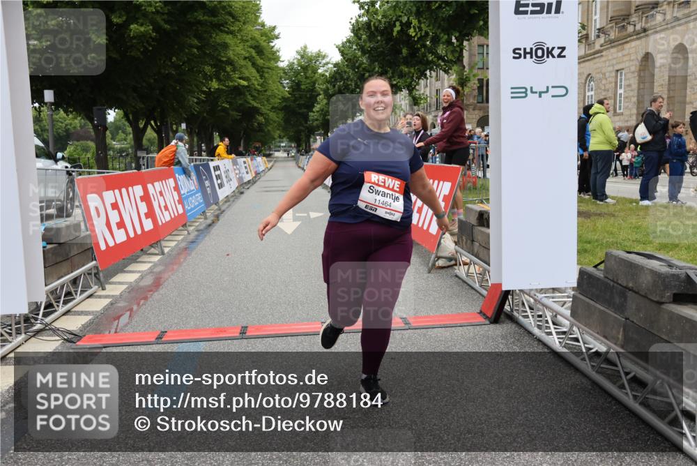 14.06.2026 - REWE Women's Run Strokosch-Dieckow http://msf.ph/oto/9788184 14.06.2026 10:30:45 Ziel 11464 meine-sportfotos.de
